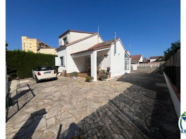Casa con giardino in vendita a Carrer del Carlit