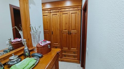 VENTA  PISO  DE TRES DORMITORIOS Y PATIO EN  III MILENIO, immagine 2