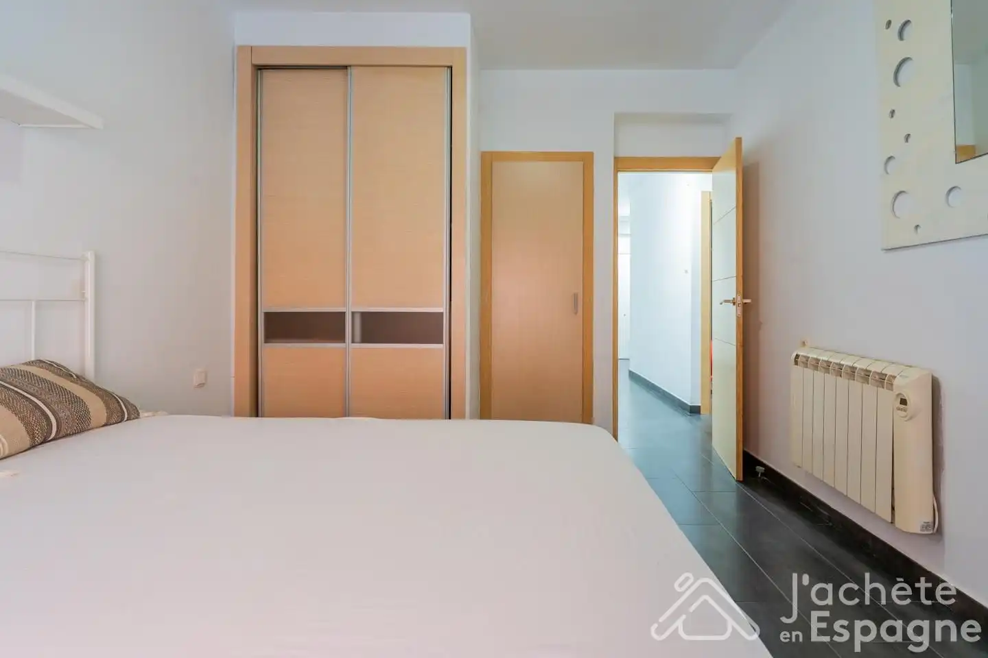 Bedroom of Flat for sale in Valencia  with Heating