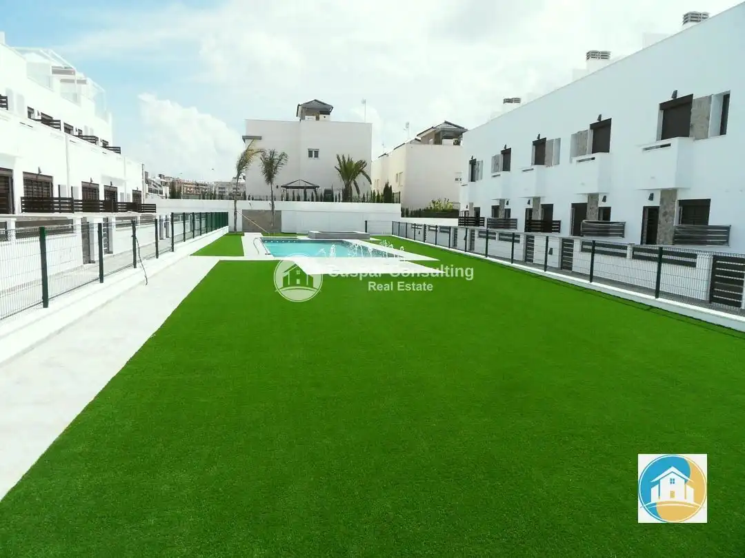 Piscina de Dúplex en venda en Pilar de la Horadada amb Aire condicionat, Calefacció i Jardí privat