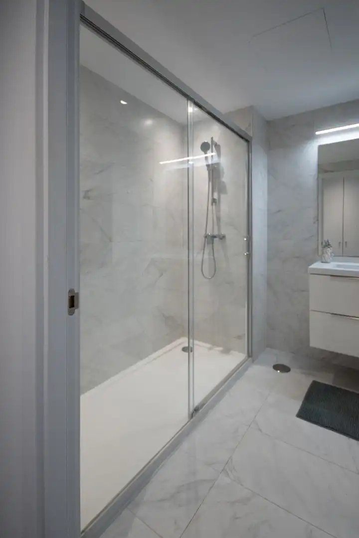 Baño de Piso en venta en Mijas con Aire acondicionado, Jardín privado y Terraza