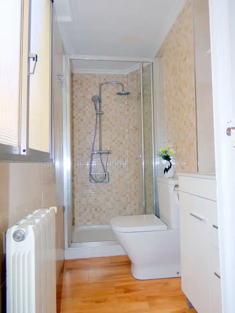 Baño de Piso en venta en Bilbao  con Calefacción, Parquet y Terraza
