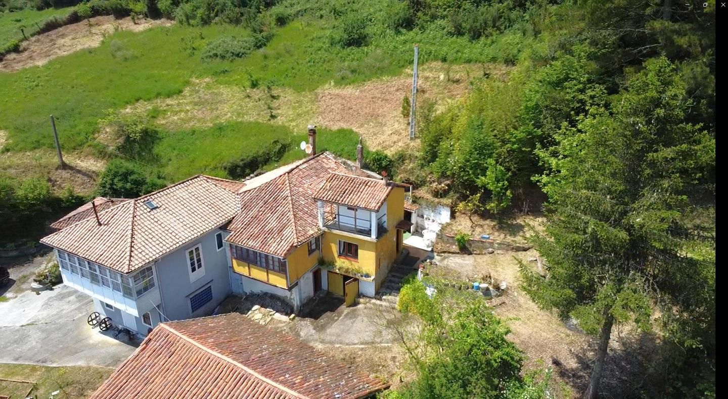 Casa o xalet en venda en Pravia amb Jardí privat, Terrassa i Traster