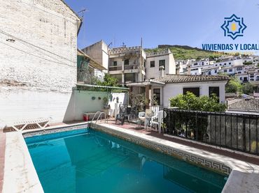 Casa amb piscina en venda a del Chapiz