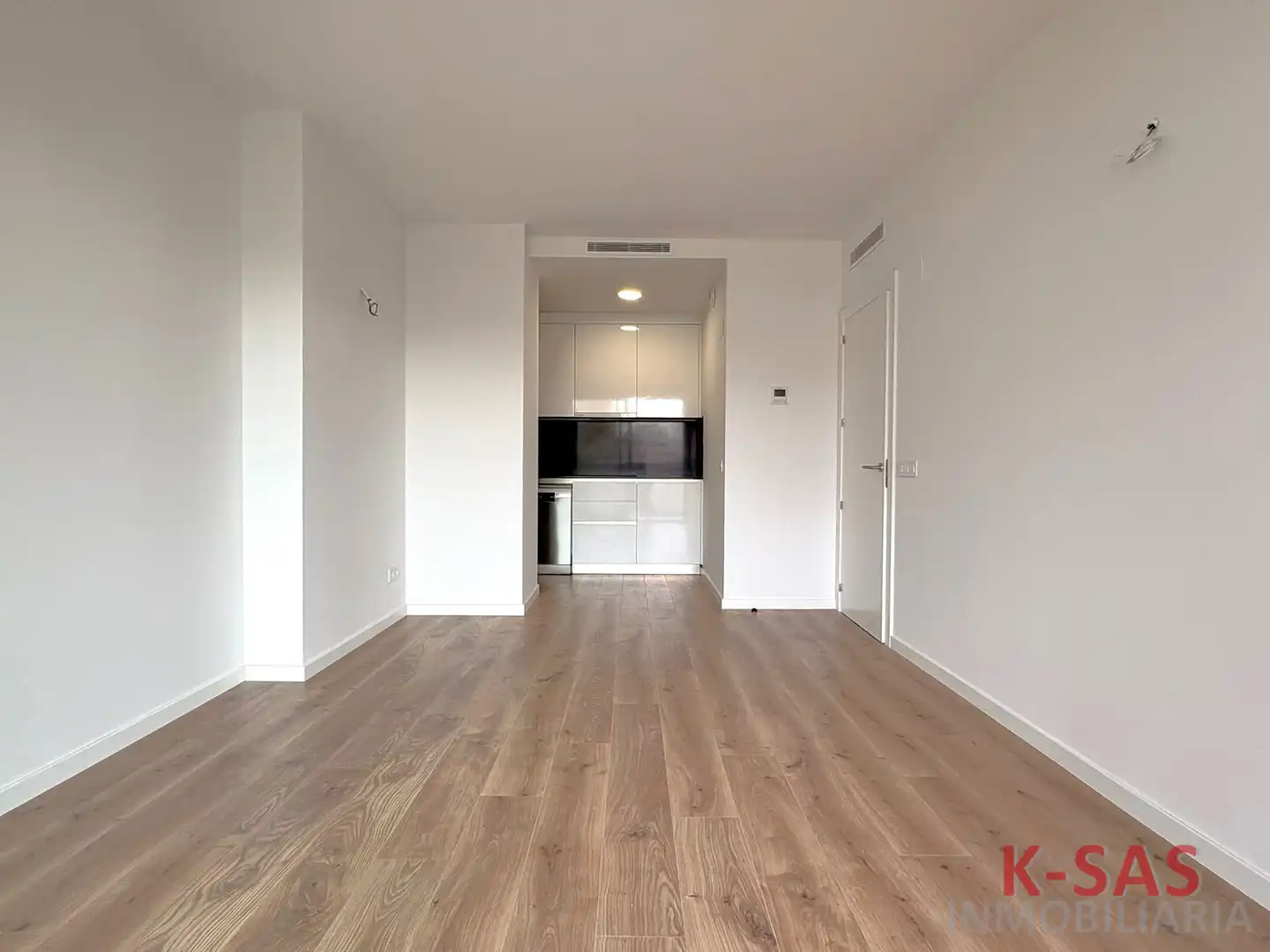 Sala d'estar de Pis de lloguer en Esplugues de Llobregat amb Aire condicionat, Parquet i Terrassa
