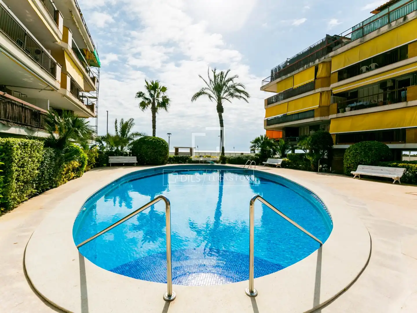Schwimmbecken von Wohnung zum Verkauf in Castelldefels mit Heizung, Privatgarten und Terrasse