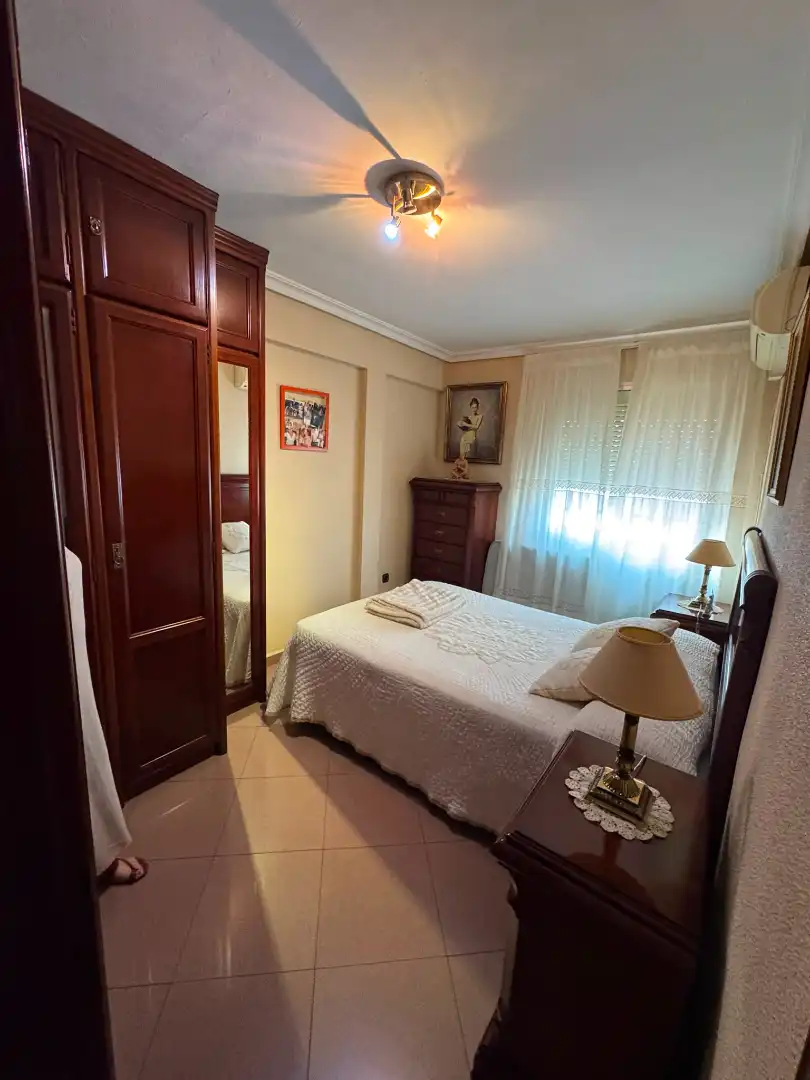 Habitación de Piso en venta en Sevilla con Aire acondicionado y Calefacción