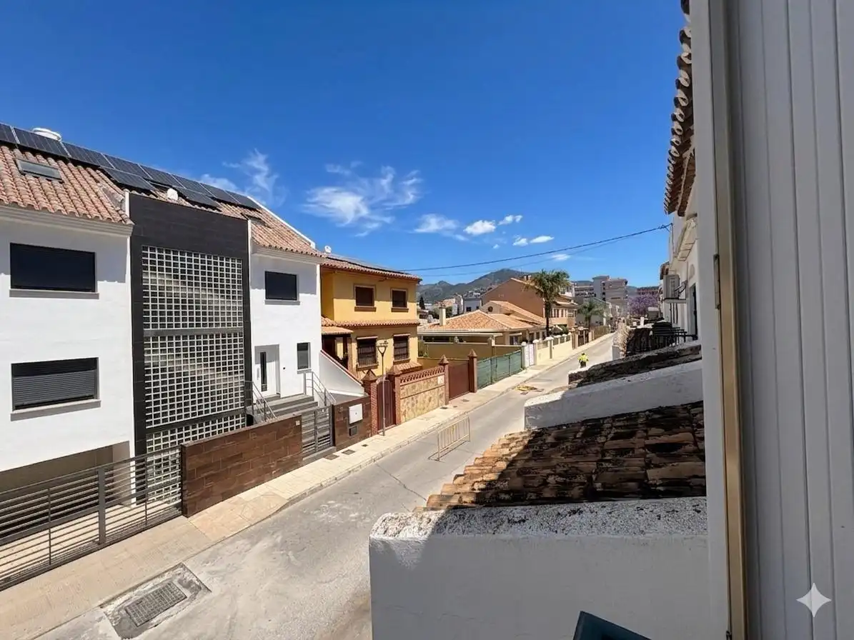 Vista exterior de Casa adosada en venda en Fuengirola amb Aire condicionat, Jardí privat i Terrassa