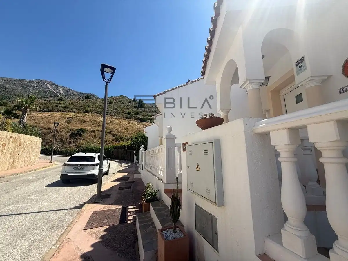 Vista exterior de Casa adosada en venda en Mijas amb Aire condicionat, Terrassa i Traster