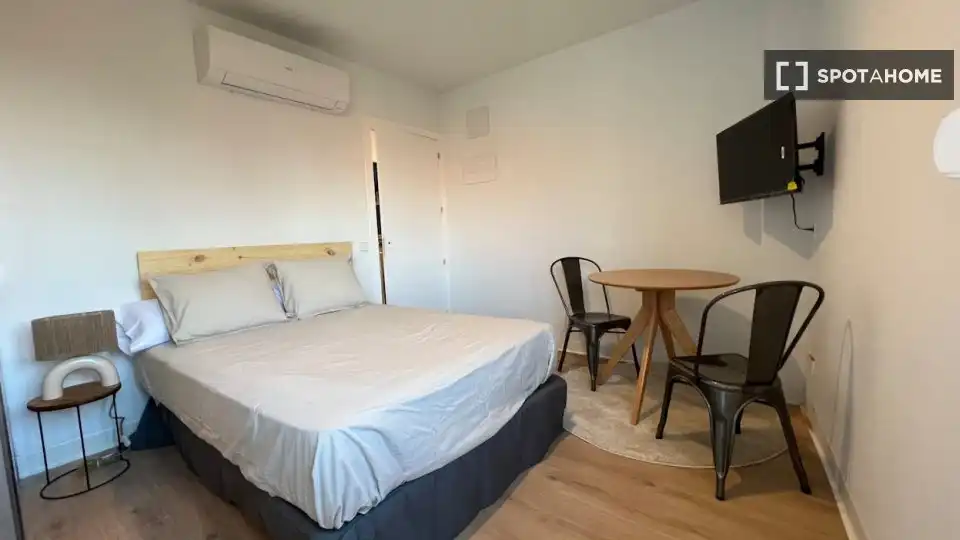 Habitación de Piso de alquiler en Madrid con Aire acondicionado, Calefacción y Amueblado