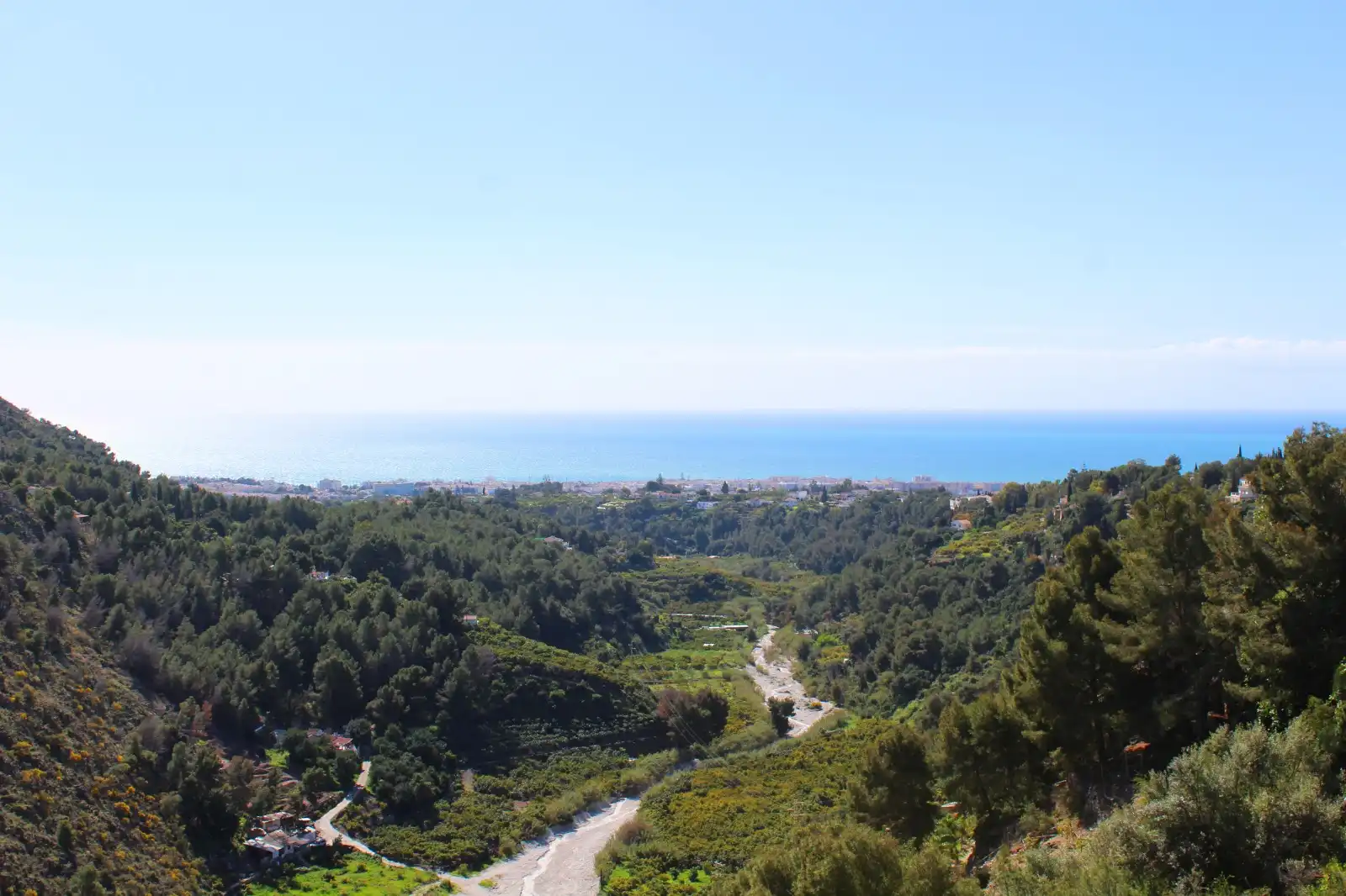 Vista exterior de Casa o xalet en venda en Frigiliana amb Aire condicionat, Calefacció i Terrassa