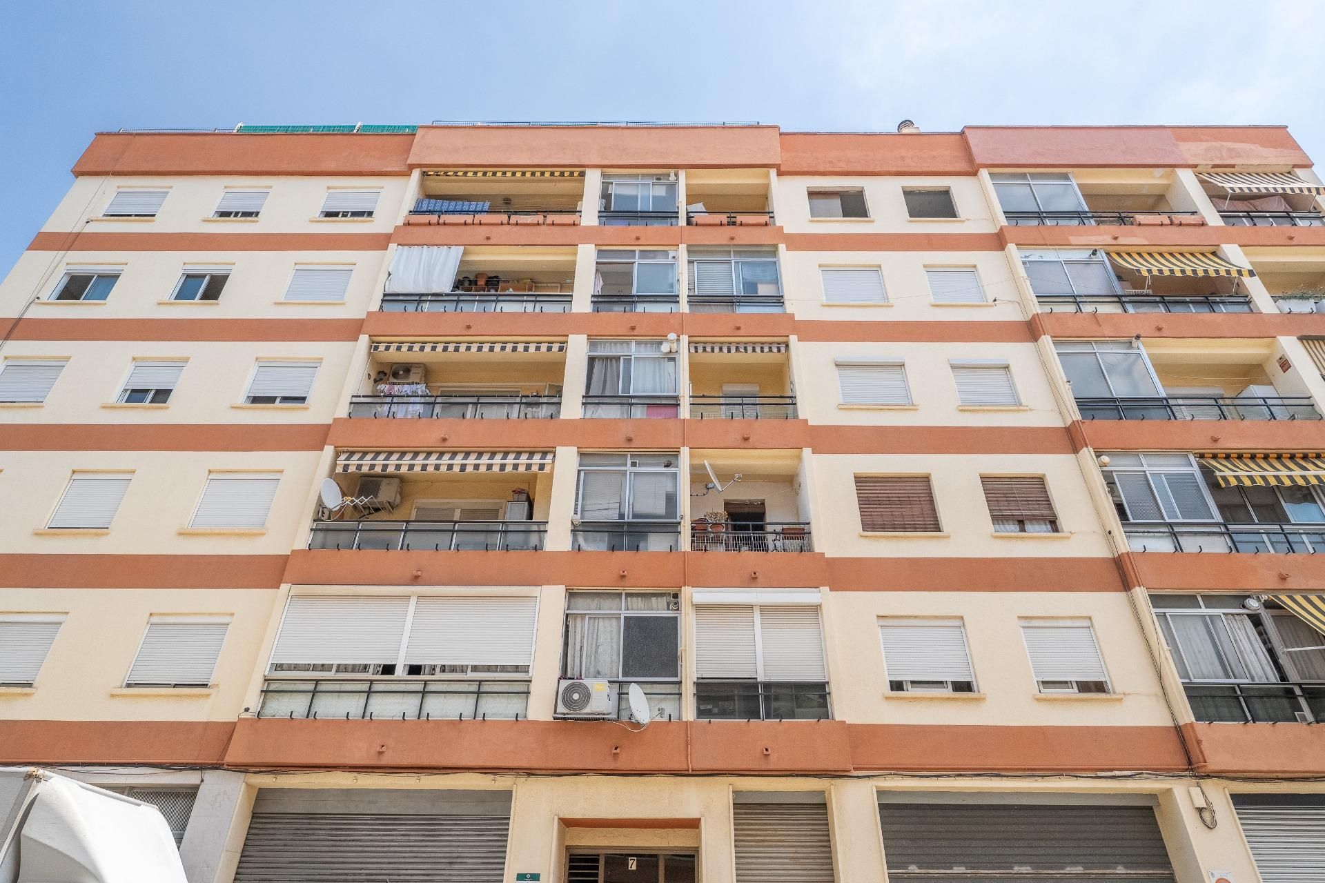 Vista exterior de Pis en venda en Reus amb Calefacció i Balcó