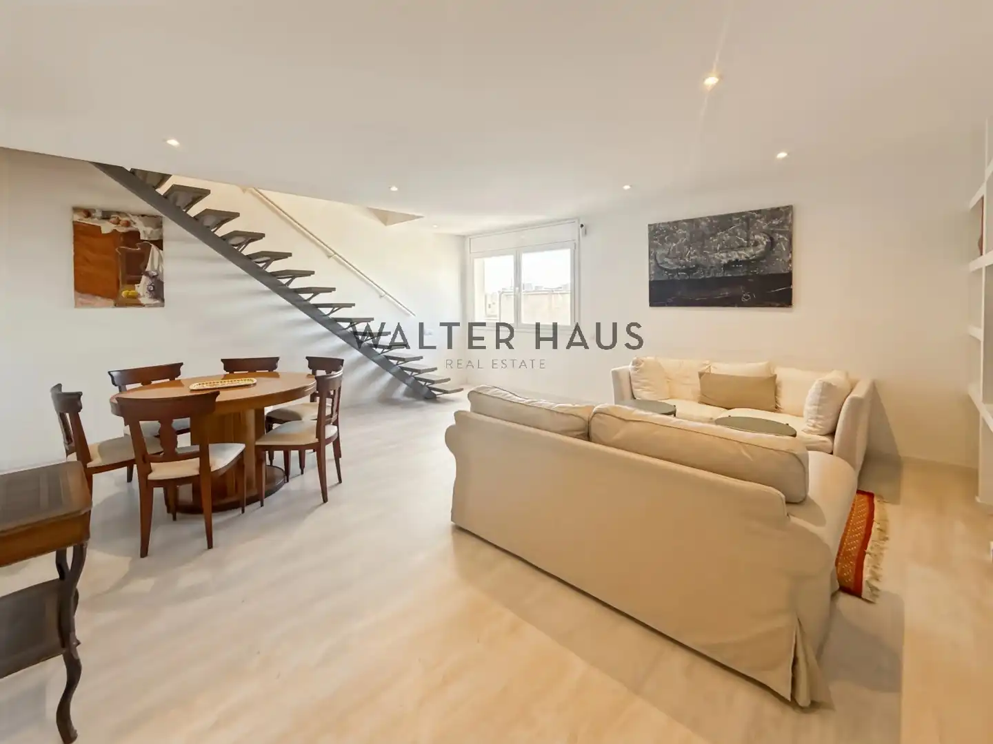 Sala de estar de Dúplex en venta en Barcelona con Aire acondicionado y Amueblado