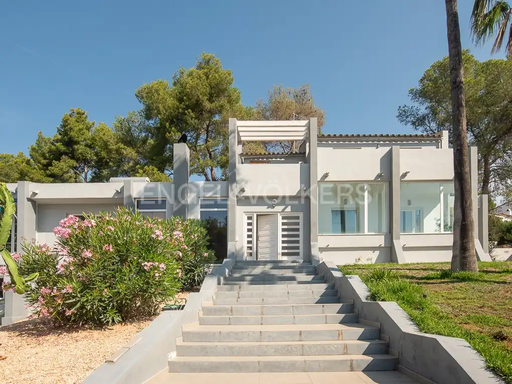 Vista exterior de Casa o xalet en venda en Benicasim / Benicàssim amb Calefacció, Terrassa i Piscina