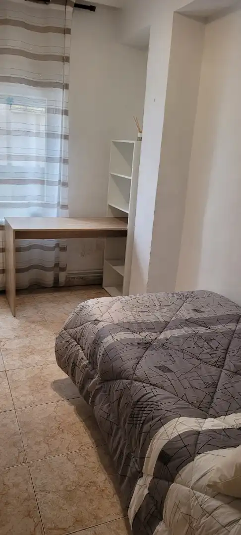 Dormitori de Pis de lloguer en Cuenca amb Calefacció, Moblat i Forn