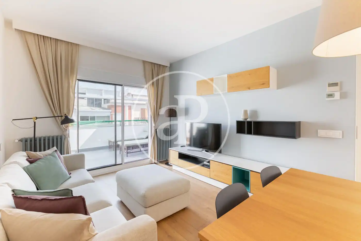 Wohnzimmer von Dachboden zur Miete in Madrid mit Klimaanlage, Heizung und Terrasse