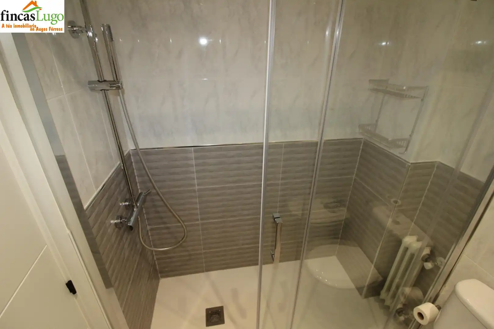 Bathroom of Flat for rent in Lugo  with Furnished