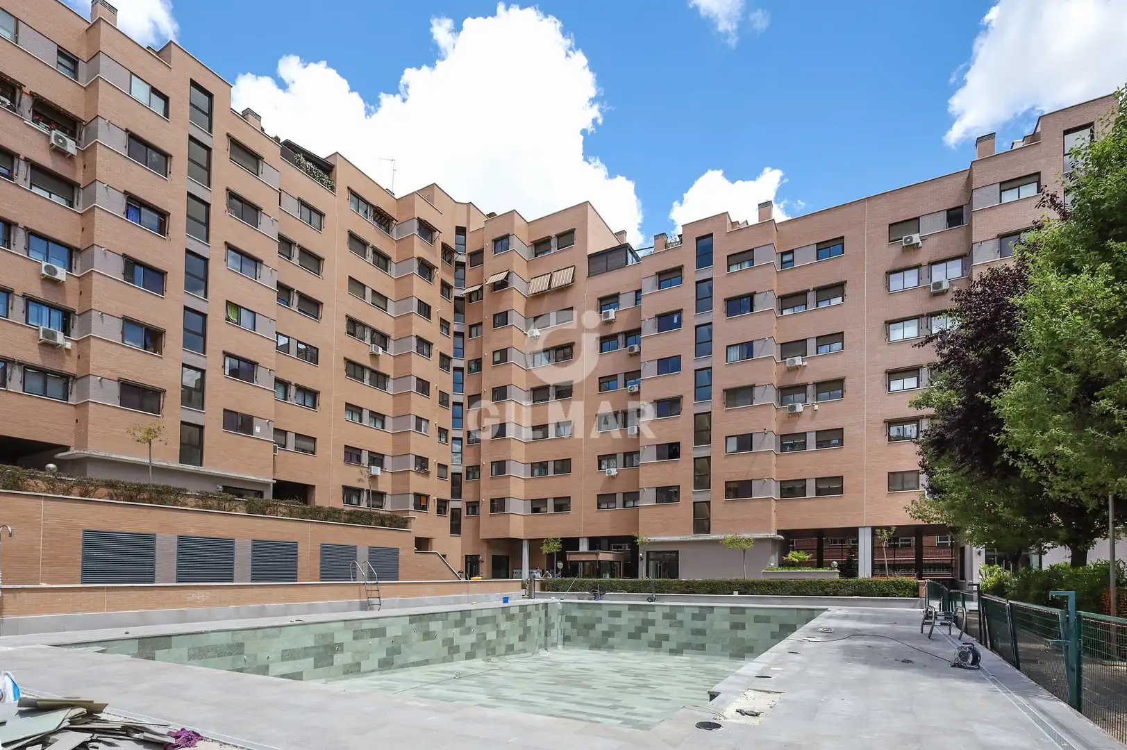Exterior view of Flat for sale in Madrid  with Heating, Private garden and Storage room