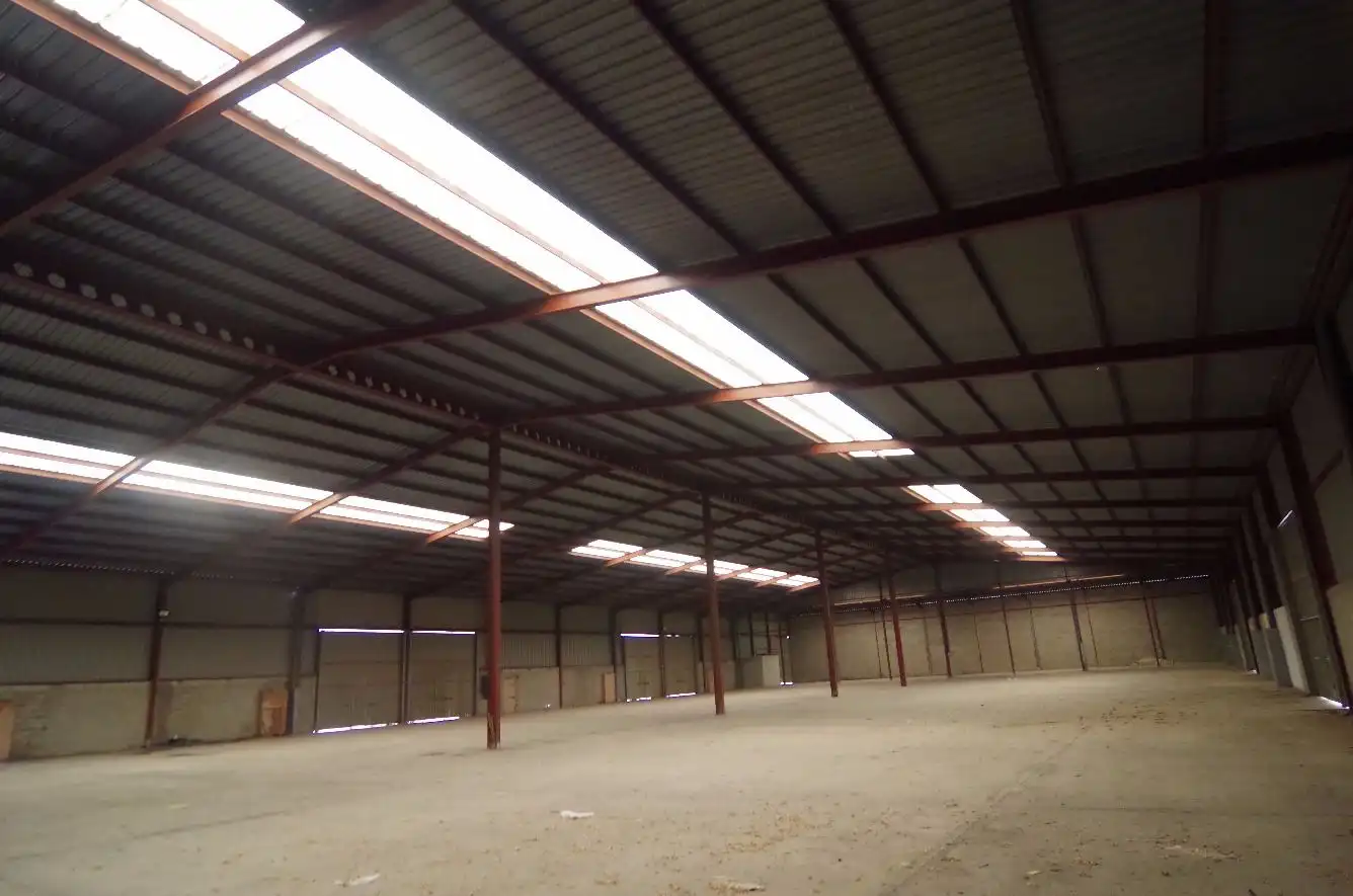 Nau industrial de lloguer a Oeste