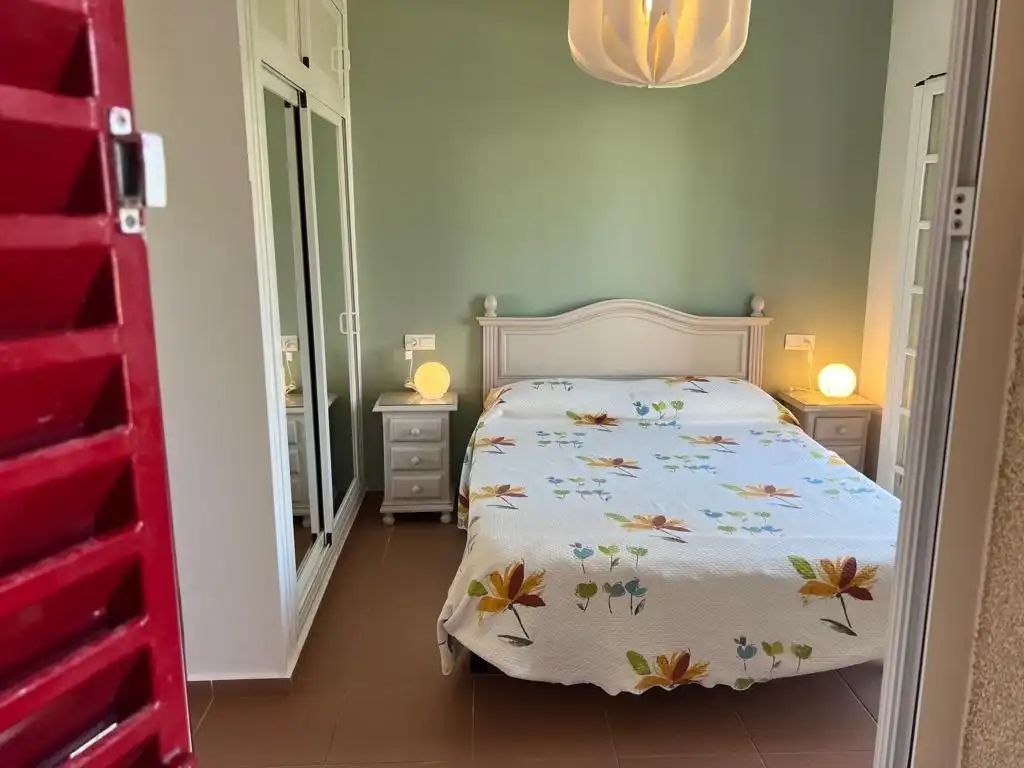 Habitación de Apartamento de alquiler en Rota con Jardín privado, Terraza y Amueblado