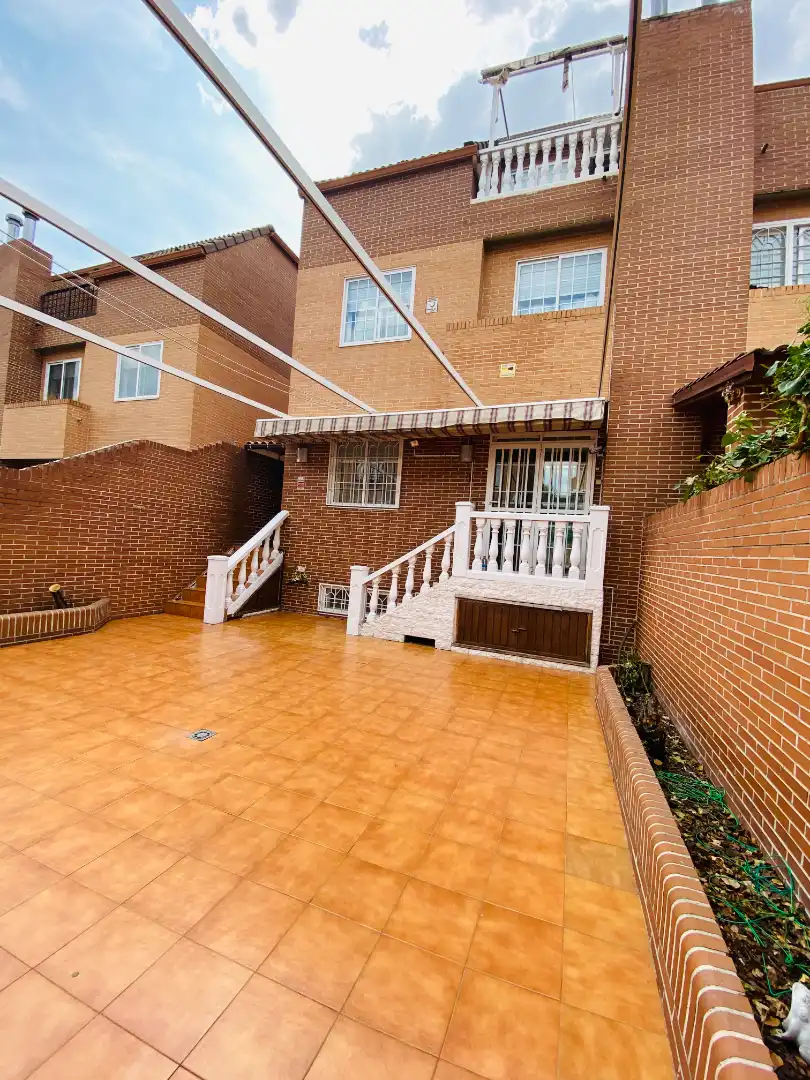 Detached homes for sale in Calle Secundino Zuazo, La Garena