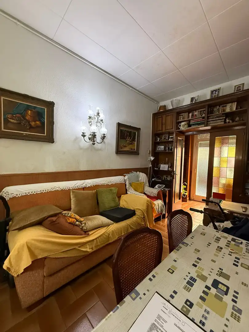 Sala d'estar de Planta baixa en venda en L'Hospitalet de Llobregat amb Terrassa
