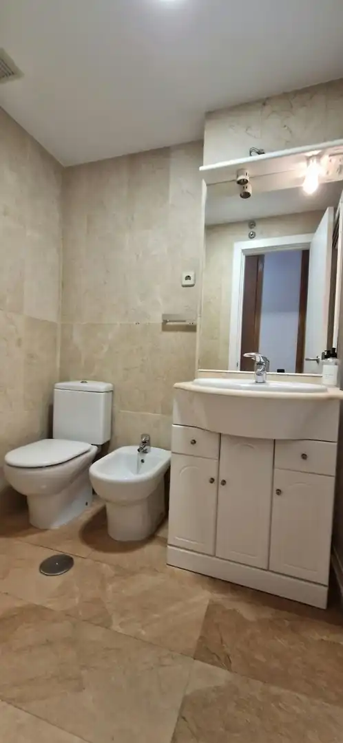 Bathroom of Flat for rent in Madrid  with Air Conditioner and Heating