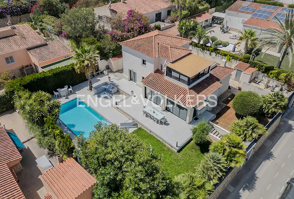 Vista exterior de Casa o chalet en venta en El Campello con Aire acondicionado, Calefacción y Jardín privado