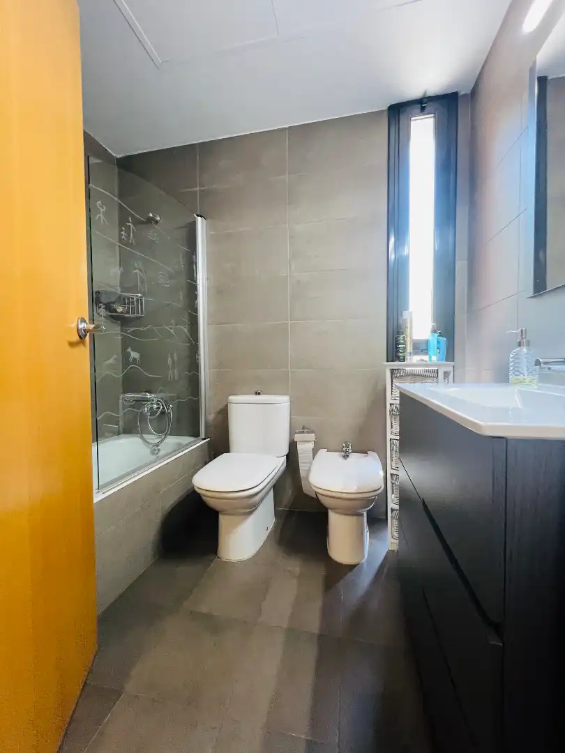 Baño de Casa adosada en venta en Reus con Aire acondicionado, Calefacción y Jardín privado