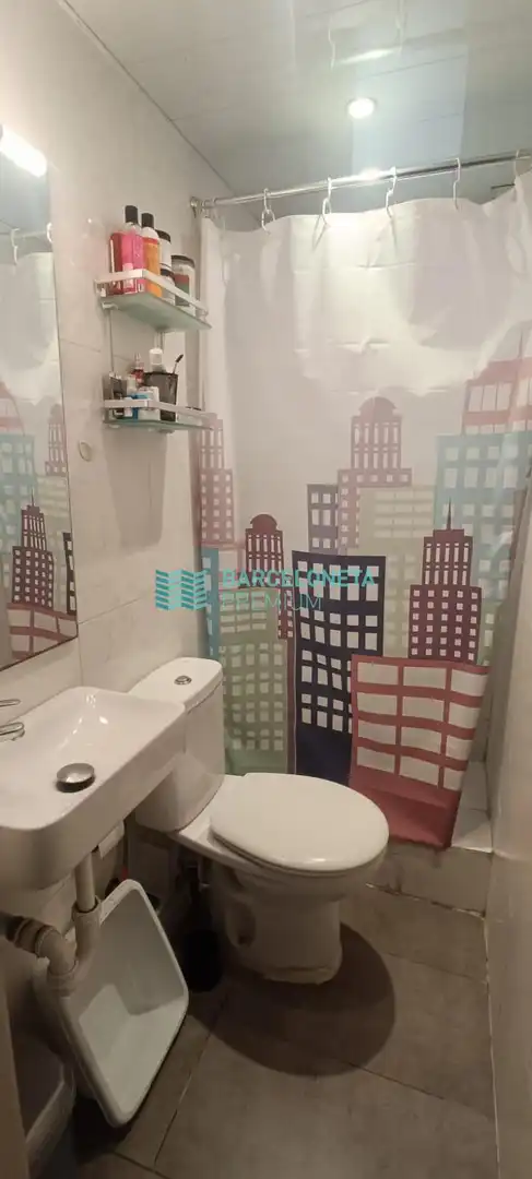 Baño de Piso de alquiler en Barcelona con Terraza y Amueblado