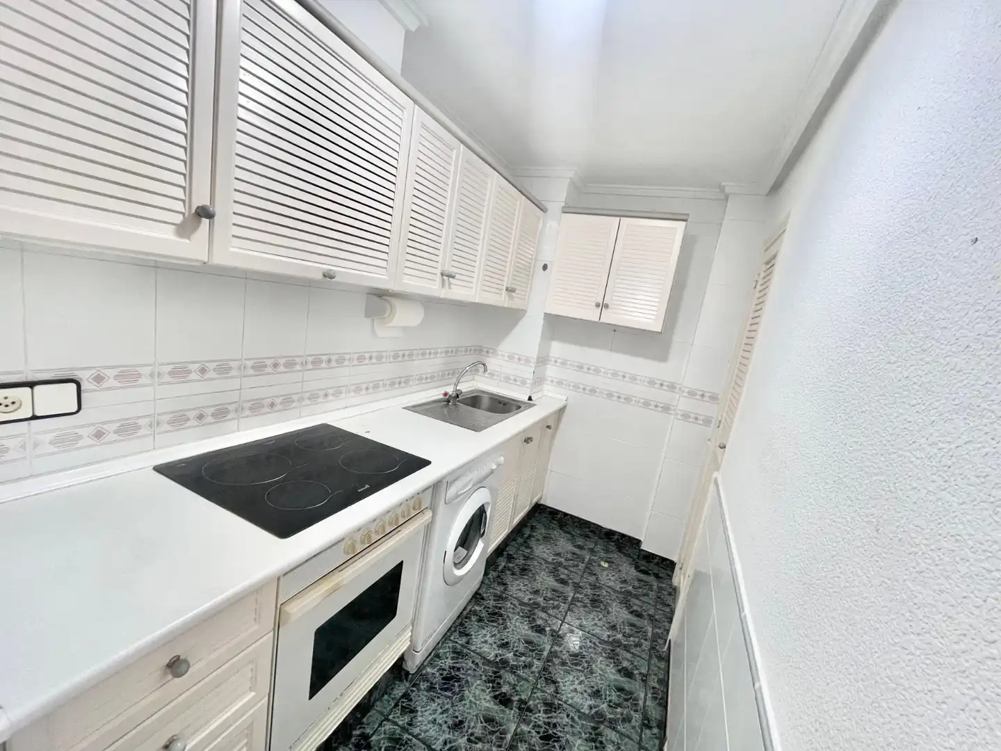 Apartment with pool to rent in Playa de los Locos, imagen 5