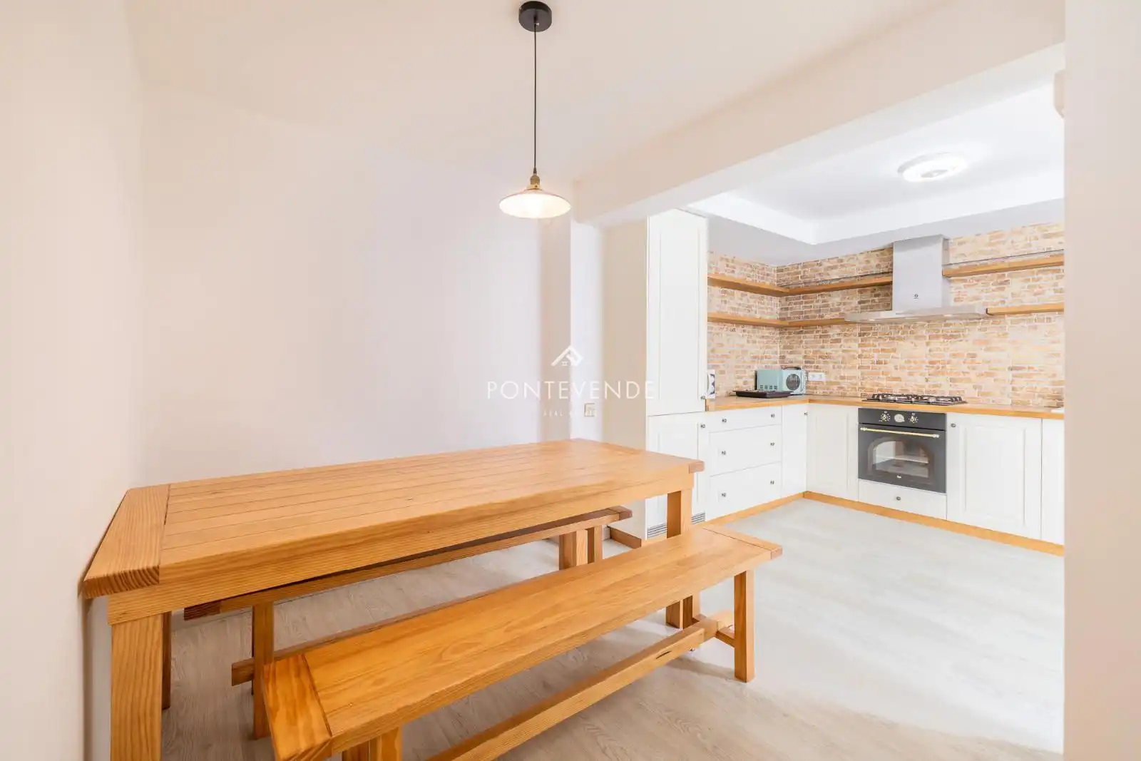 Cocina de Piso en venta en Pontevedra Capital  con Calefacción, Trastero y Amueblado