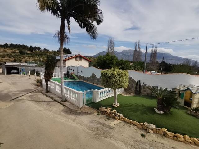 Casa-chalet en Venta en La Nucia Pueblo