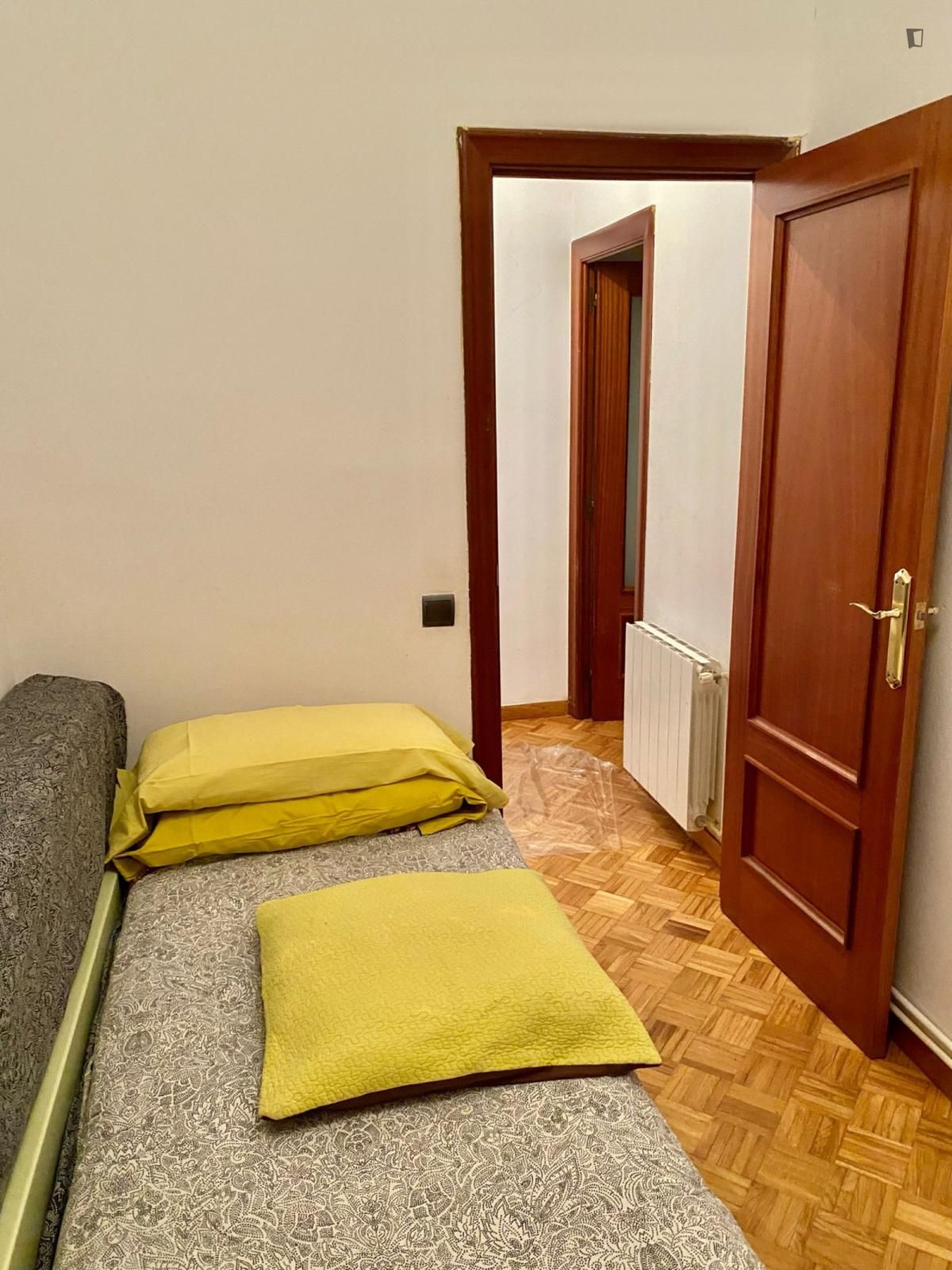 Dormitori de Apartament per a compartir en  Barcelona Capital amb Moblat, Forn i Rentadora