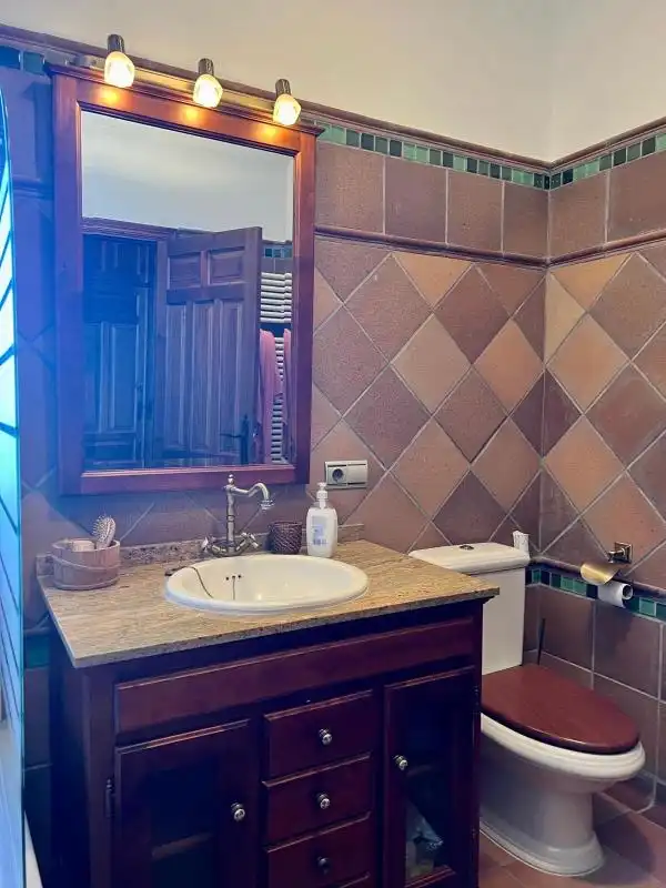 Bathroom of Houses for sale in Torre de Juan Abad  with Air Conditioner, Heating and Private garden
