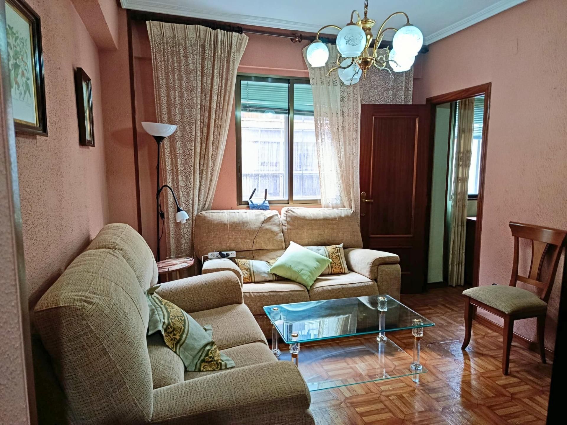 Living room of Flat for sale in Valladolid Capital  with Heating and Furnished