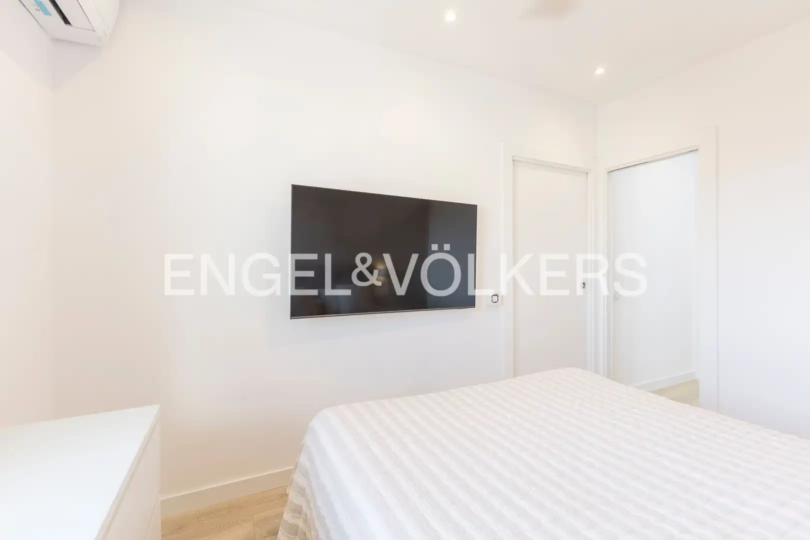 Habitación de Ático en venta en Barcelona con Aire acondicionado, Calefacción y Parquet