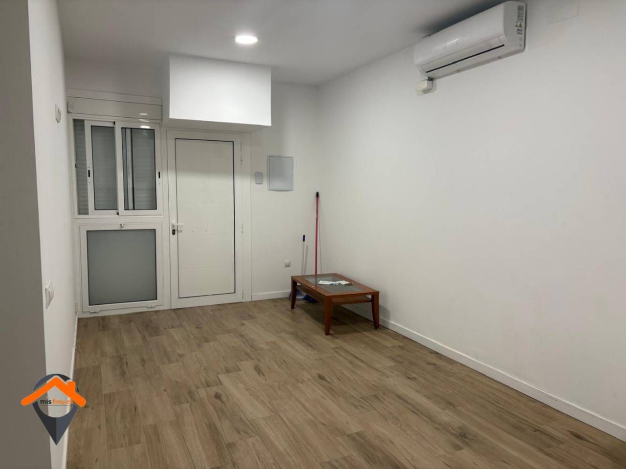 Flat for sale in Sabadell  with Air Conditioner