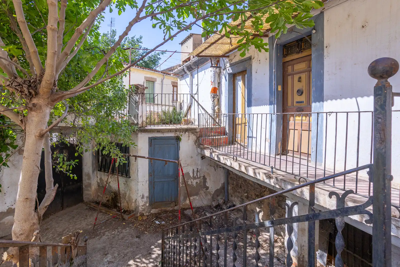 Exterior view of Houses for sale in Sallent  with Private garden, Balcony and Alarm