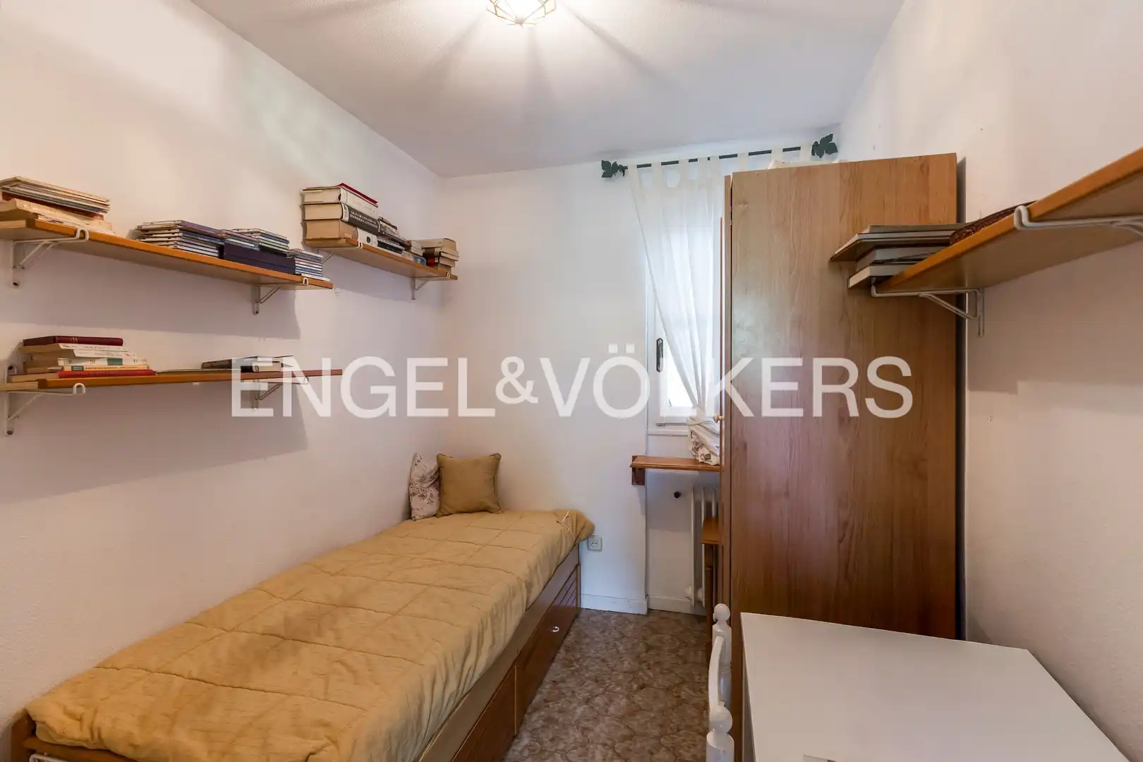 Dormitori de Casa o xalet en venda en Tres Cantos amb Calefacció, Jardí privat i Parquet