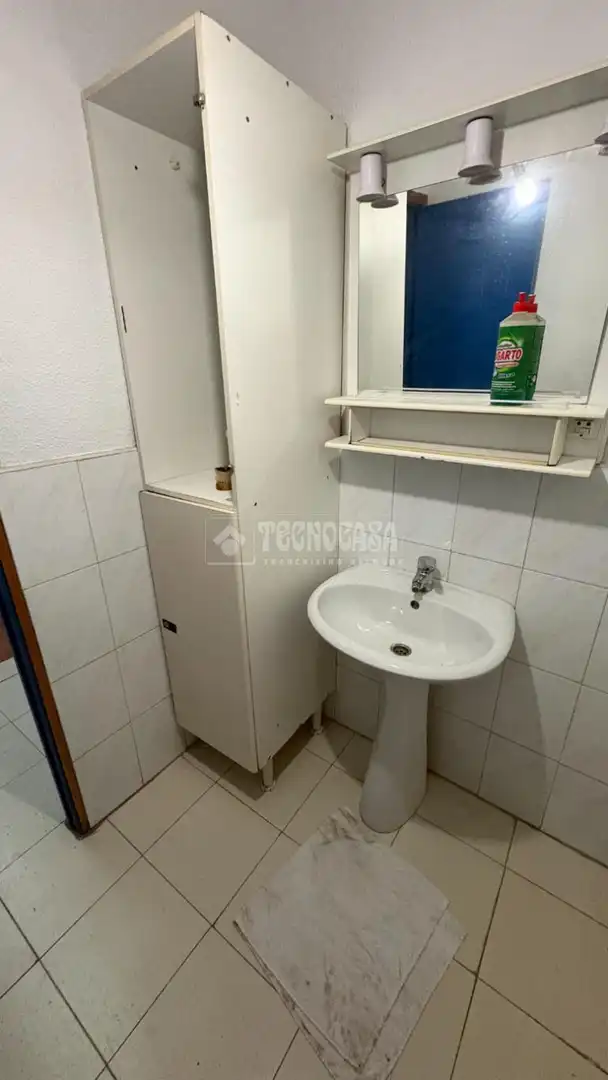 Baño de Local en venta en Alcalá de Henares con Aire acondicionado