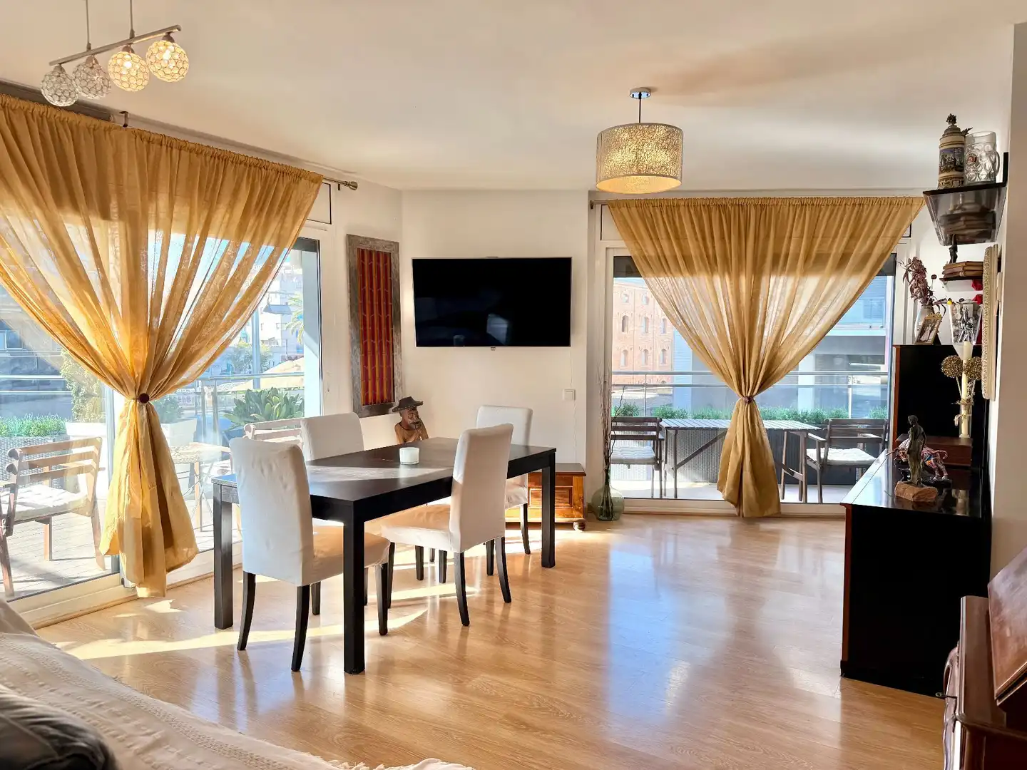 Comedor de Piso en venta en Badalona con Calefacción, Terraza y Piscina comunitaria