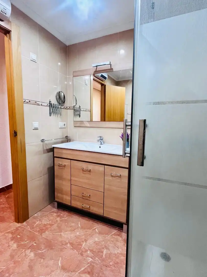 Baño de Piso en venta en Elche / Elx con Aire acondicionado