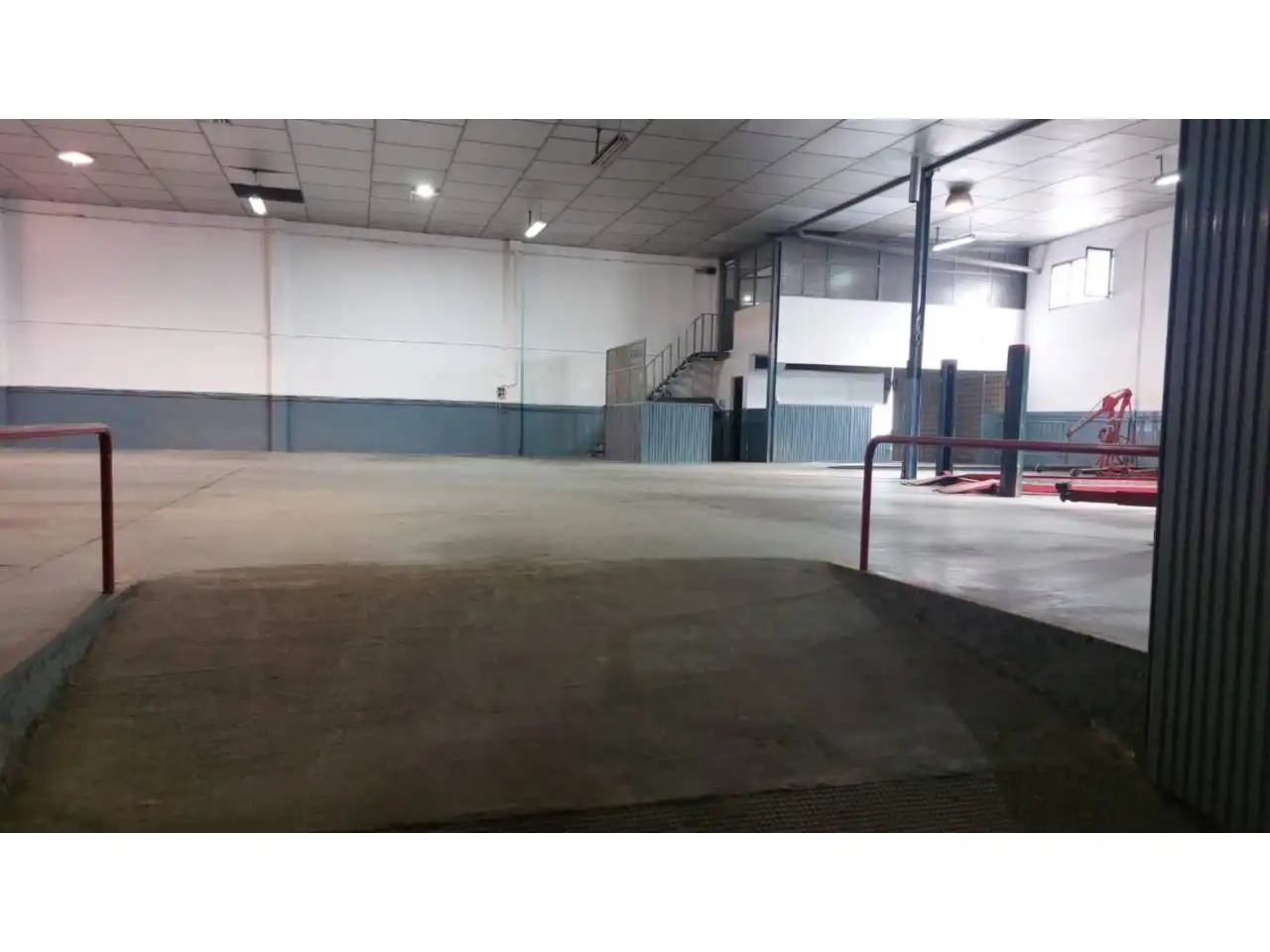 Industrial building to rent in Poleares
