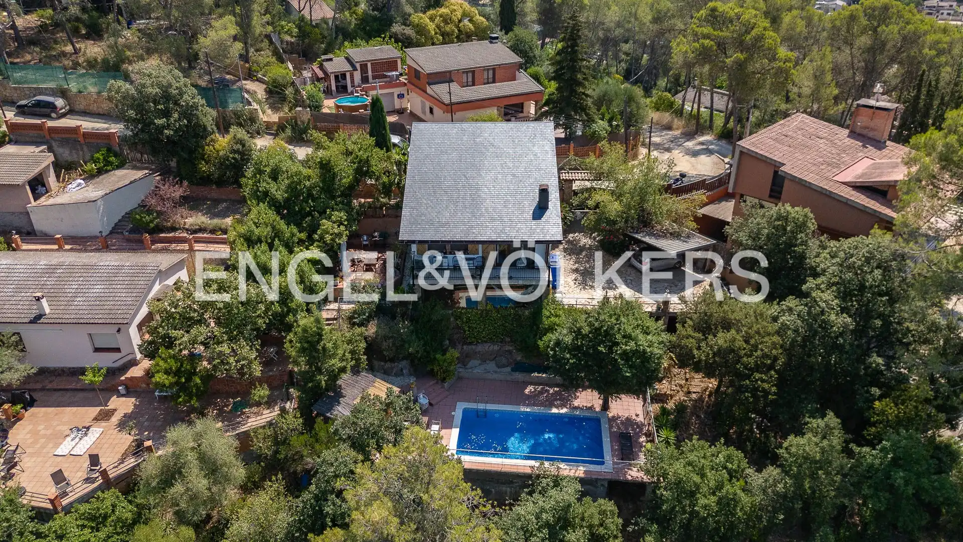 Vista exterior de Casa o xalet en venda en Molins de Rei amb Aire condicionat, Calefacció i Jardí privat