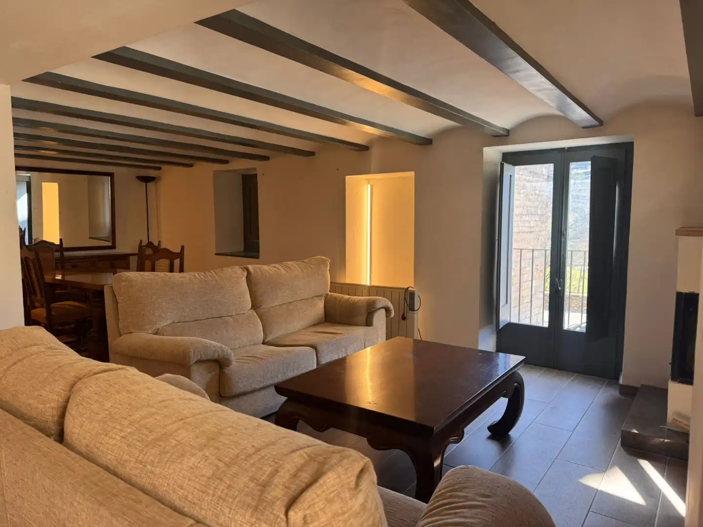 Sala de estar de Casa adosada de alquiler en Montagut i Oix con Calefacción y Terraza