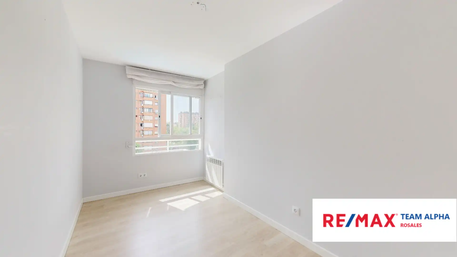 Dormitori de Casa o xalet en venda en Madrid amb Calefacció, Jardí privat i Parquet
