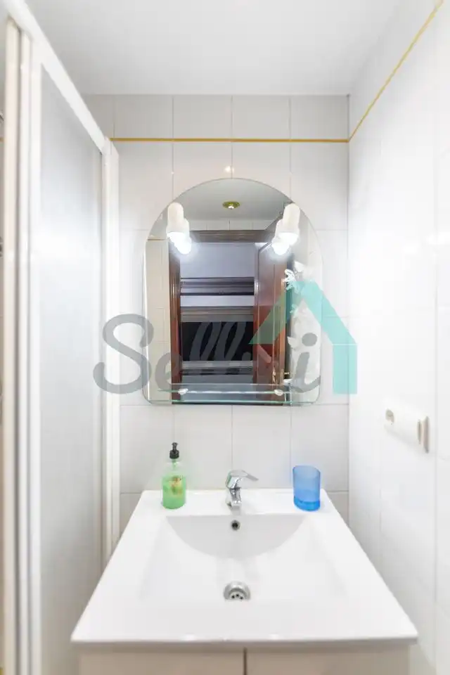 Bathroom of Flat for share in Oviedo   with Heating, Furnished and Internet