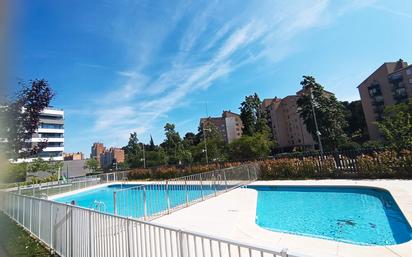 Swimming pool of Flat for sale in  Zaragoza Capital  with Air Conditioner, Heating and Terrace