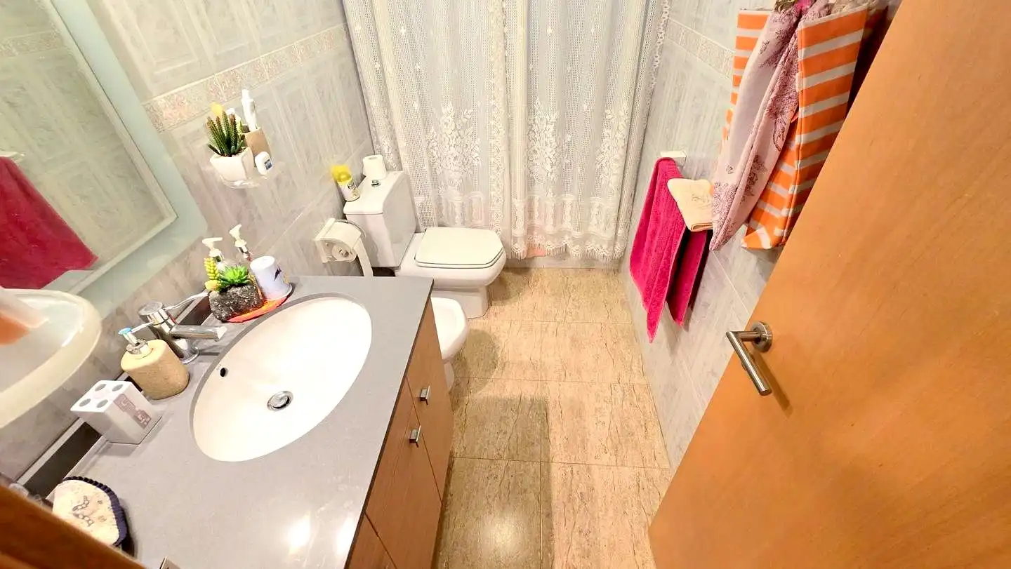 Badezimmer von Wohnungen zur Miete in Gandia mit Terrasse und Möbliert